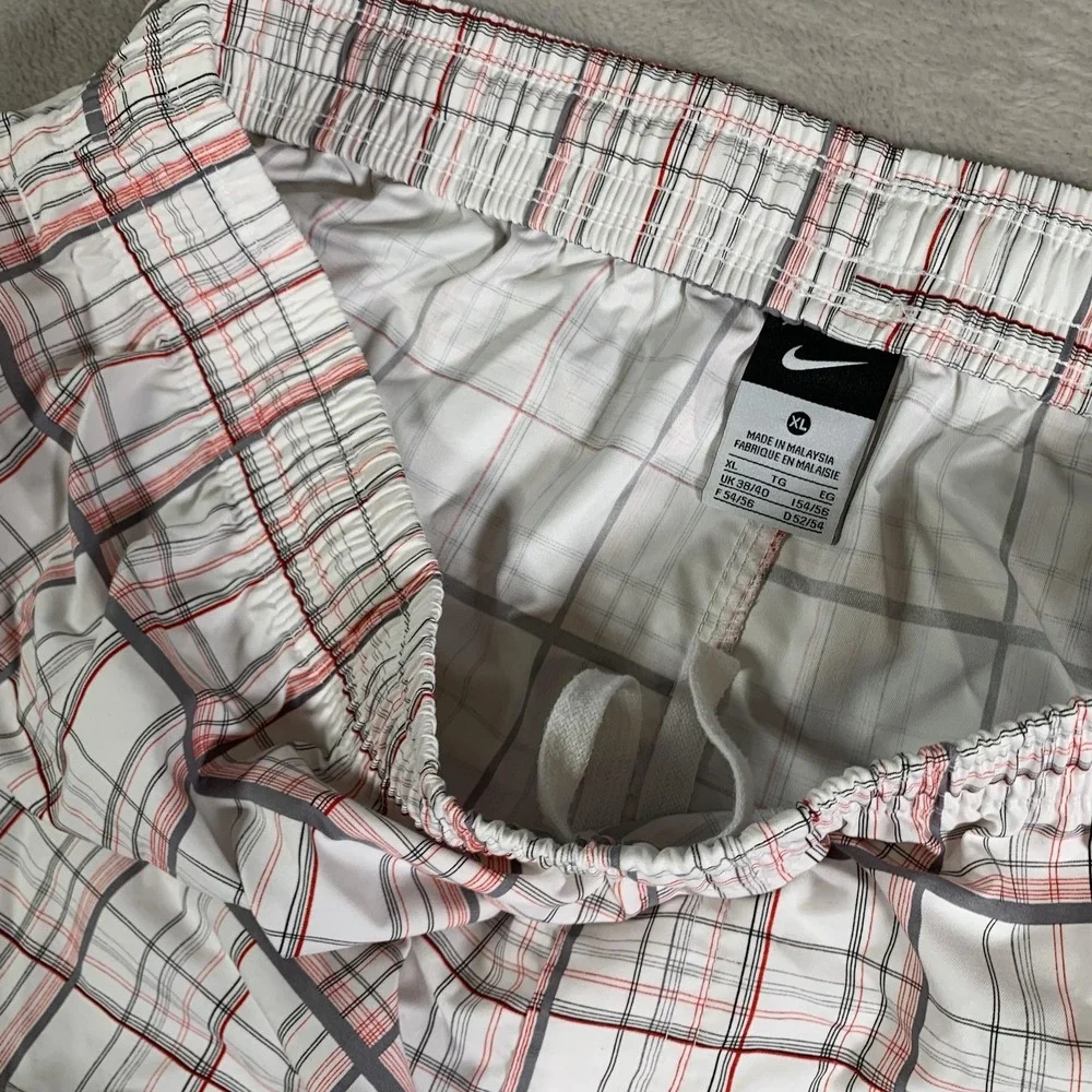 Nike Shorts Mens XL White Red Plaid Swim Trunks Mesh Lined Drawstring 397143-100